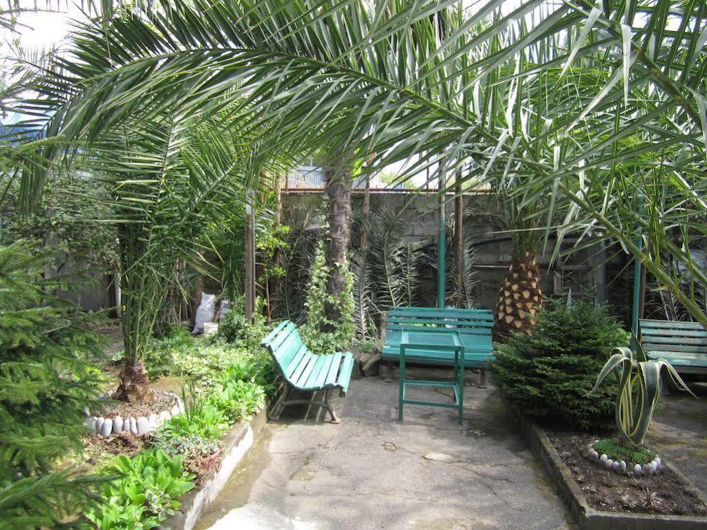 Guesthouse 97 In Batumi 바투미 외부 사진